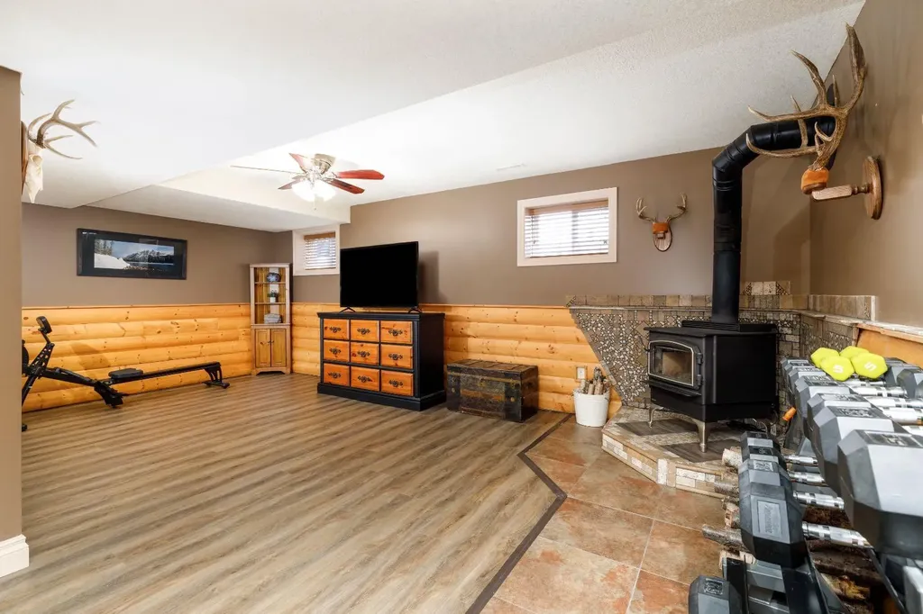 1805 27 Avenue Delburne AB T0M0v0