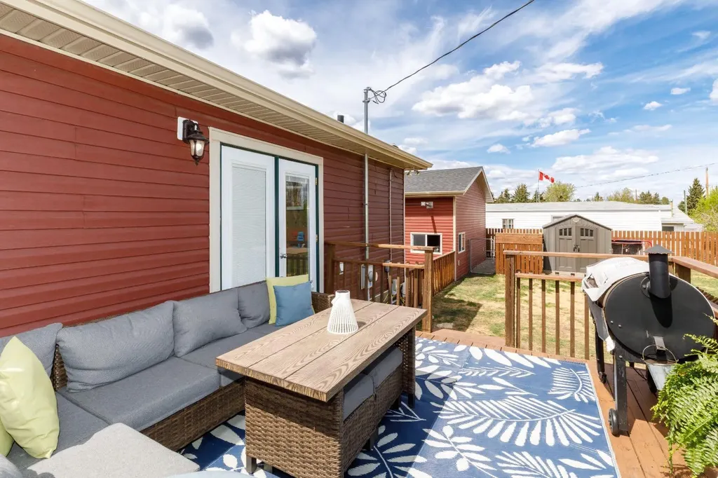 1805 27 Avenue Delburne AB T0M0v0