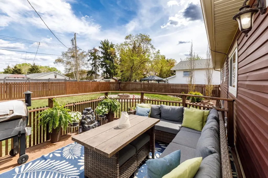 1805 27 Avenue Delburne AB T0M0v0