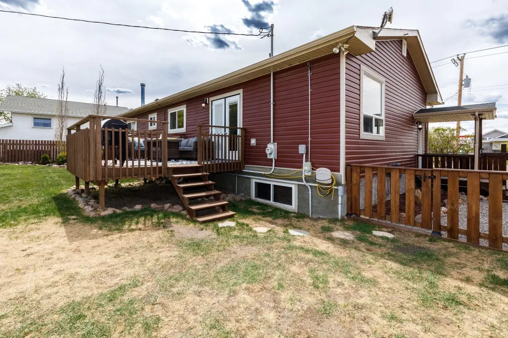 1805 27 Avenue Delburne AB T0M0v0