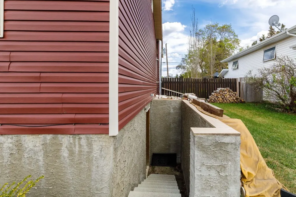 1805 27 Avenue Delburne AB T0M0v0