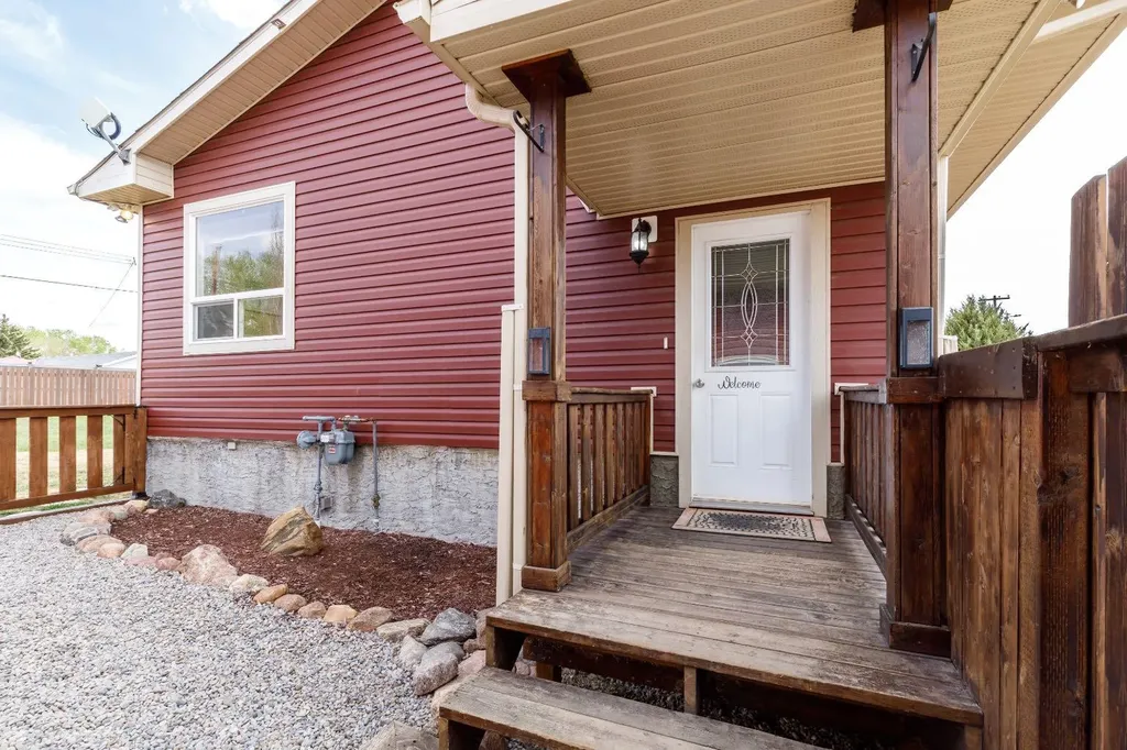 1805 27 Avenue Delburne AB T0M0v0