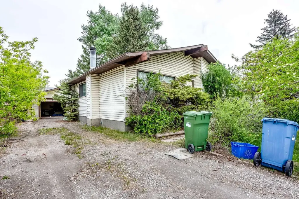 608 Aboyne Crescent NE Calgary AB T2A 5Y8