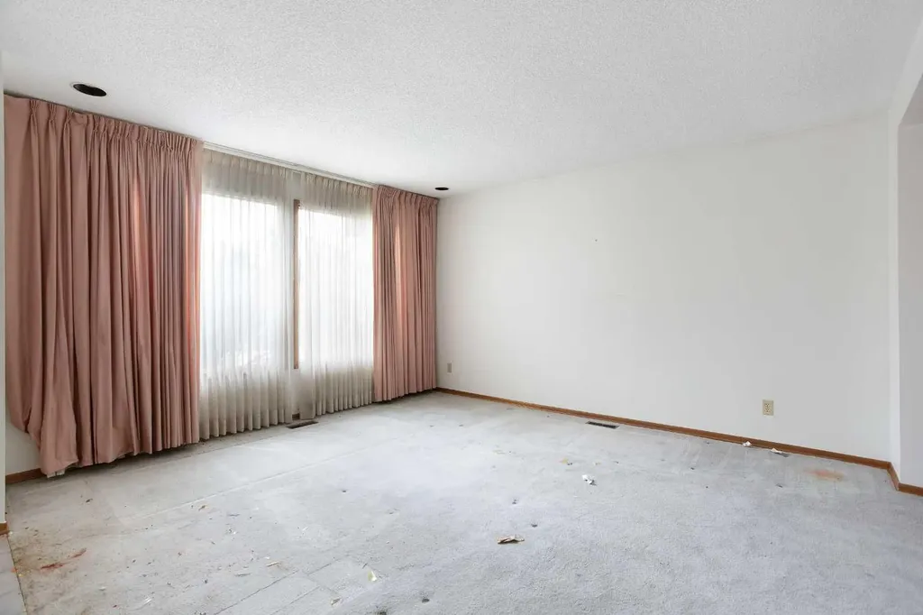 608 Aboyne Crescent NE Calgary AB T2A 5Y8