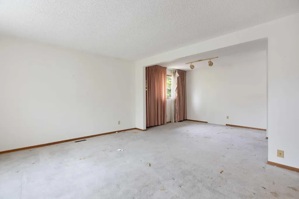 608 Aboyne Crescent NE Calgary AB T2A 5Y8