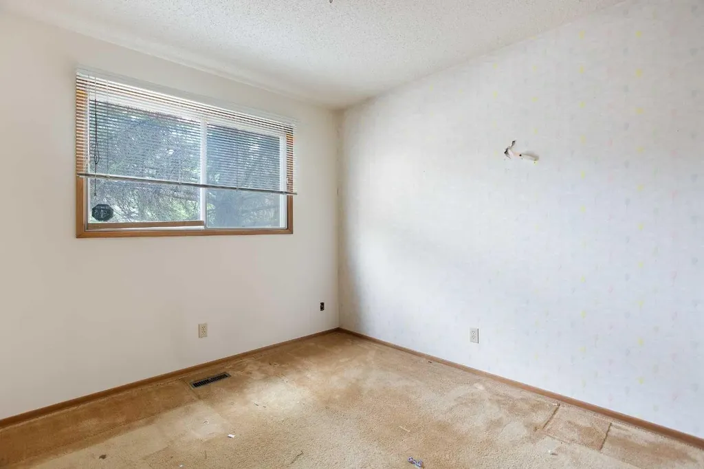 608 Aboyne Crescent NE Calgary AB T2A 5Y8