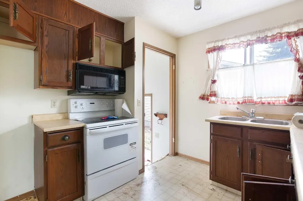 608 Aboyne Crescent NE Calgary AB T2A 5Y8