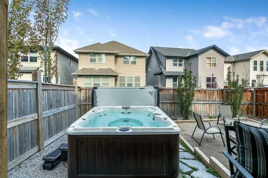 60 Auburn Glen Green SE Calgary AB T3M 0R2