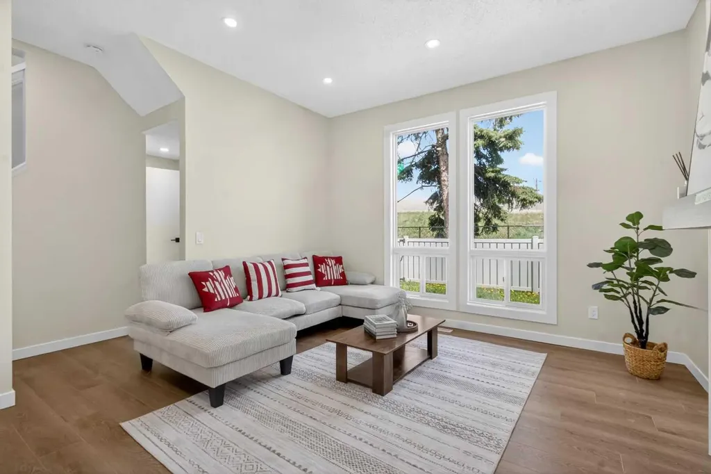 5340 17 Avenue SW Calgary AB T3E 6M3