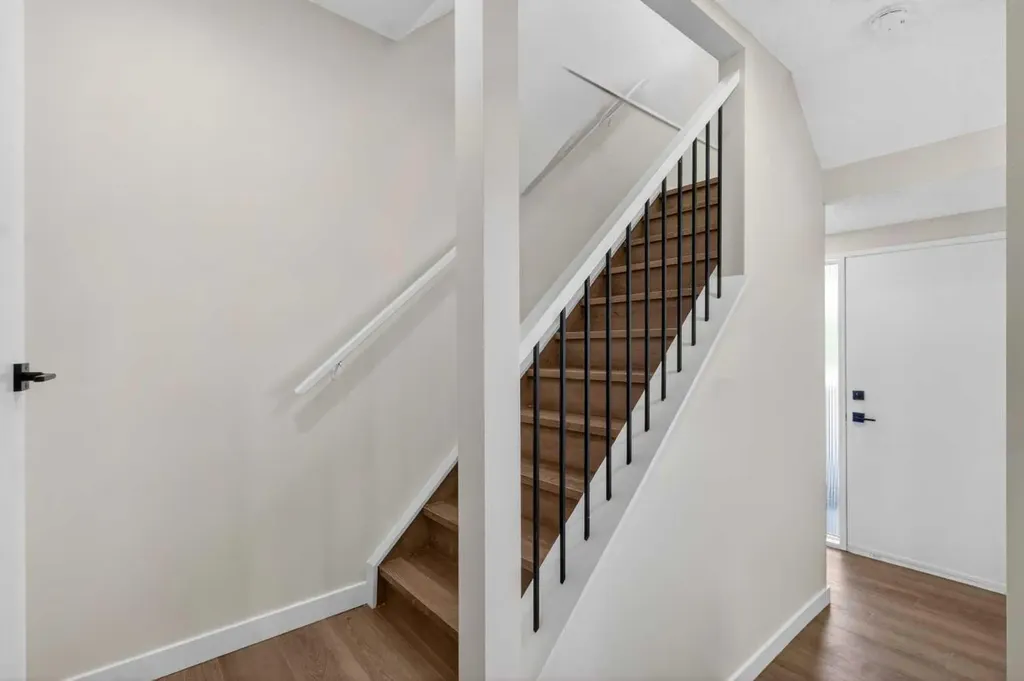 5340 17 Avenue SW Calgary AB T3E 6M3