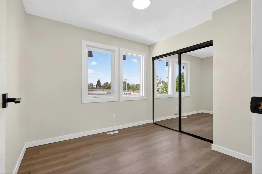 5340 17 Avenue SW Calgary AB T3E 6M3