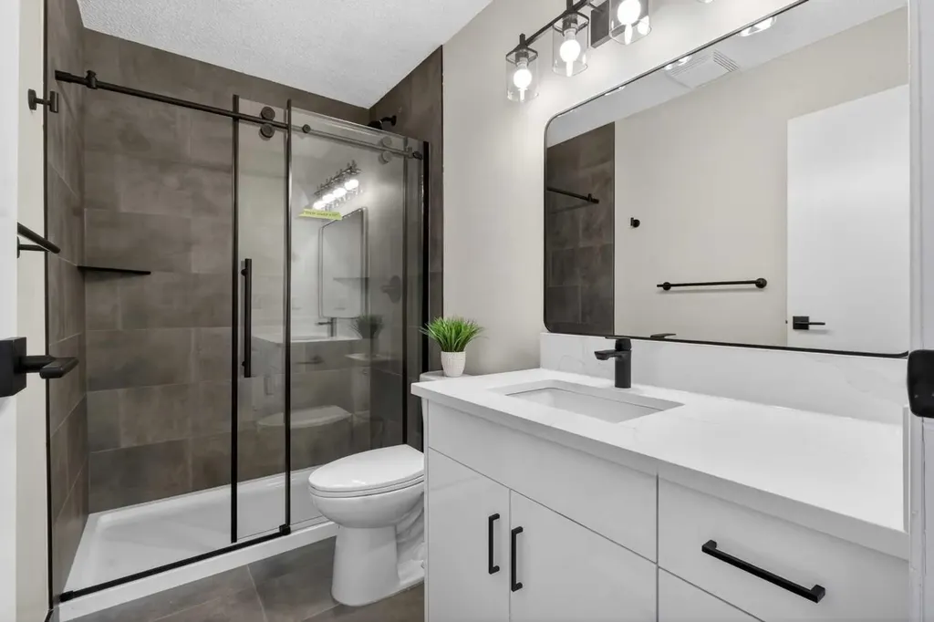5340 17 Avenue SW Calgary AB T3E 6M3