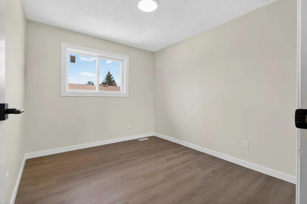 5340 17 Avenue SW Calgary AB T3E 6M3