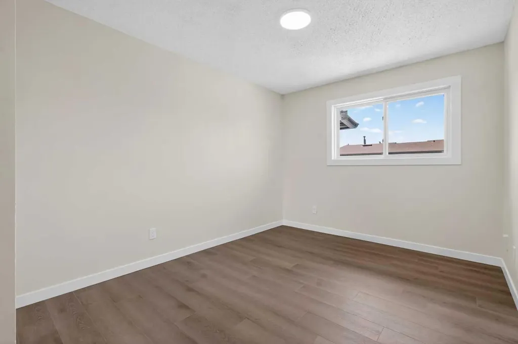 5340 17 Avenue SW Calgary AB T3E 6M3