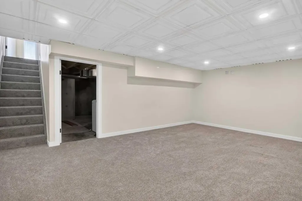 5340 17 Avenue SW Calgary AB T3E 6M3