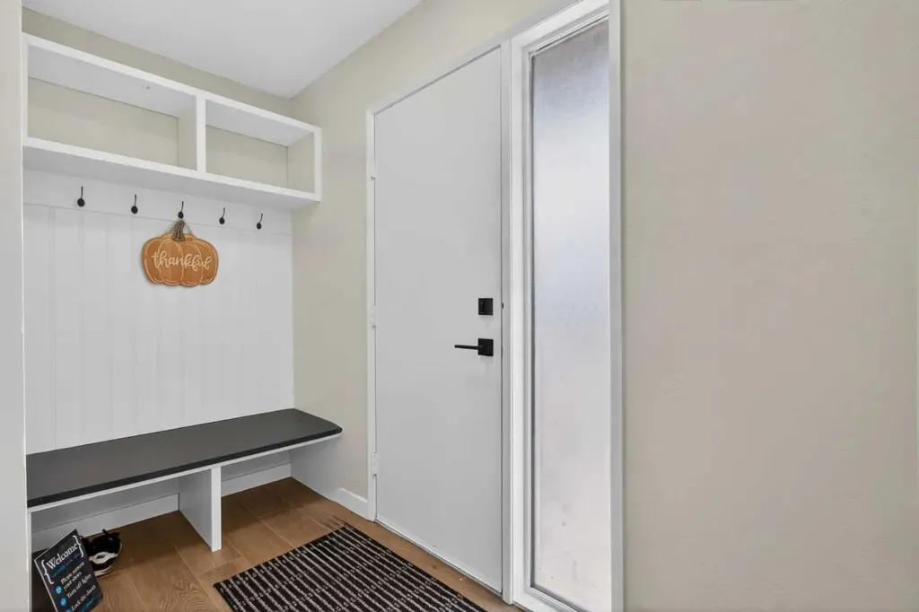 5340 17 Avenue SW Calgary AB T3E 6M3