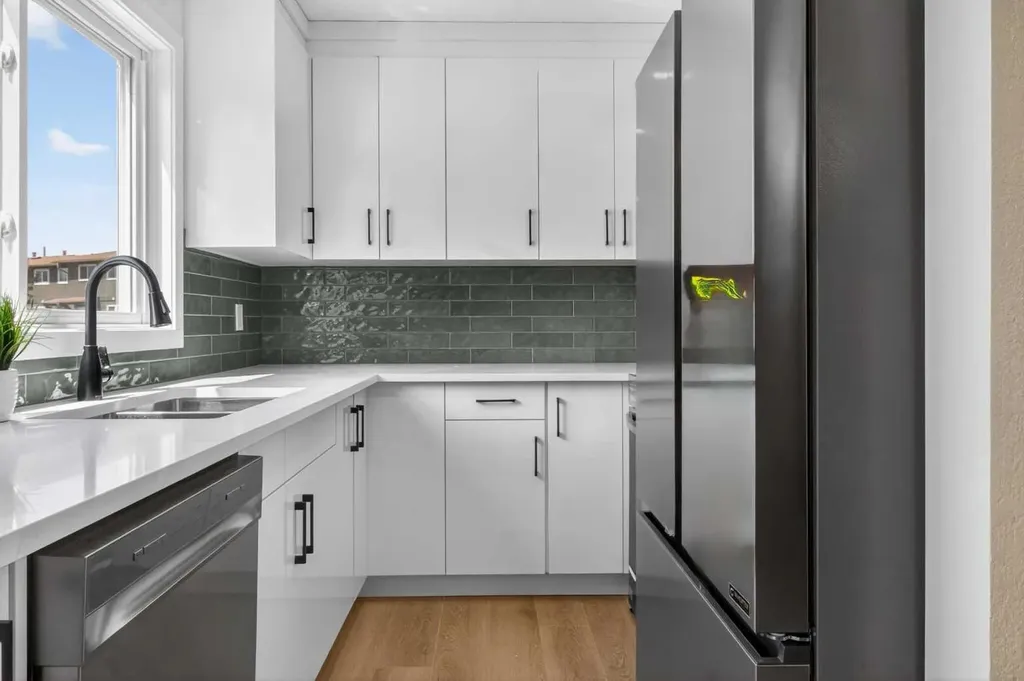 5340 17 Avenue SW Calgary AB T3E 6M3
