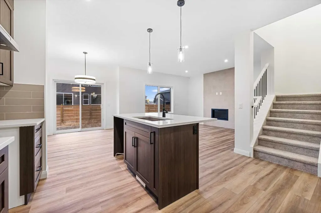 72 Dawson Wharf Mount Chestermere AB T1X2X6