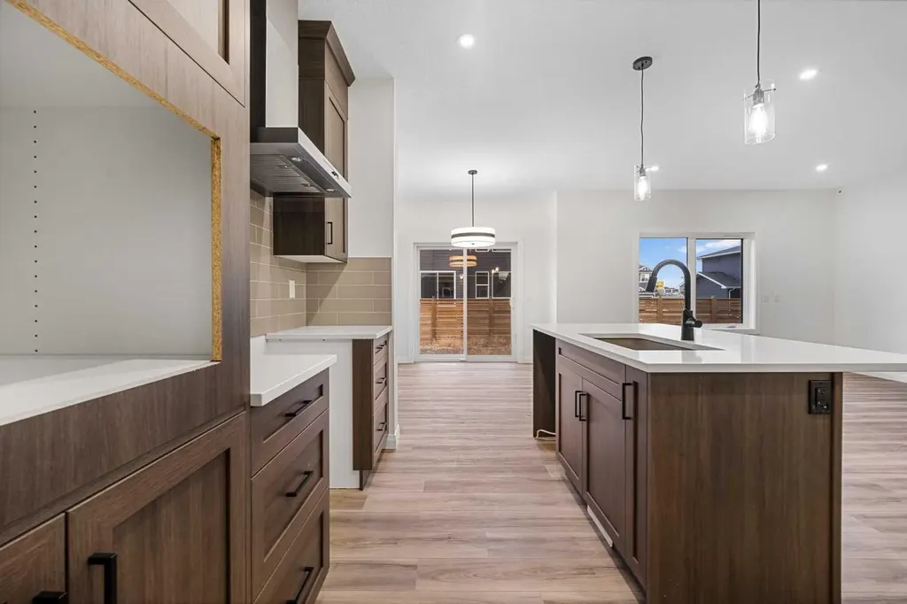 72 Dawson Wharf Mount Chestermere AB T1X2X6