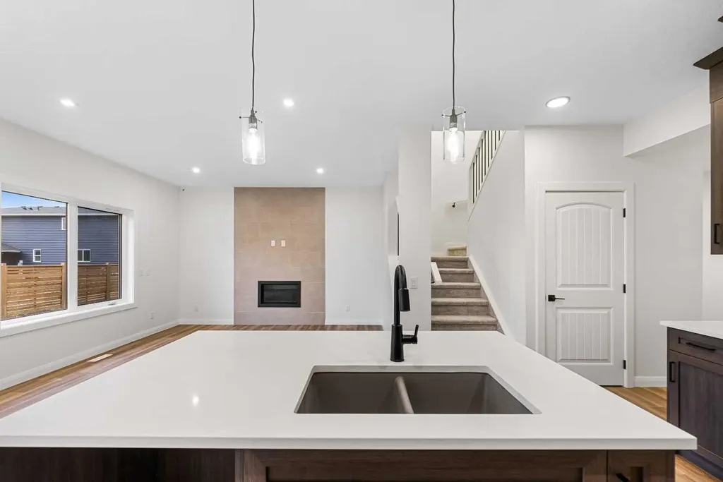72 Dawson Wharf Mount Chestermere AB T1X2X6