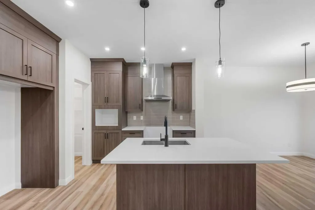 72 Dawson Wharf Mount Chestermere AB T1X2X6