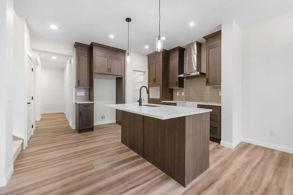 72 Dawson Wharf Mount Chestermere AB T1X2X6