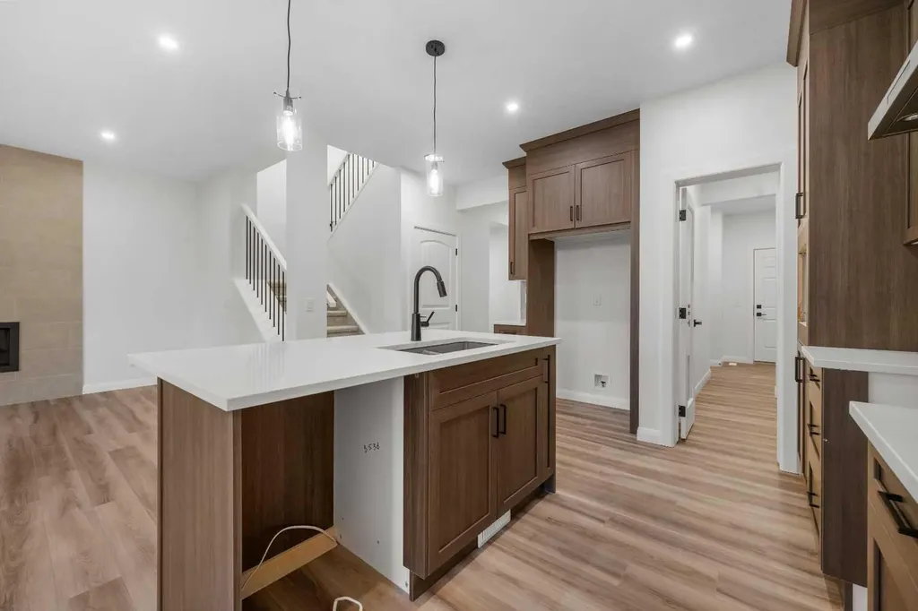 72 Dawson Wharf Mount Chestermere AB T1X2X6