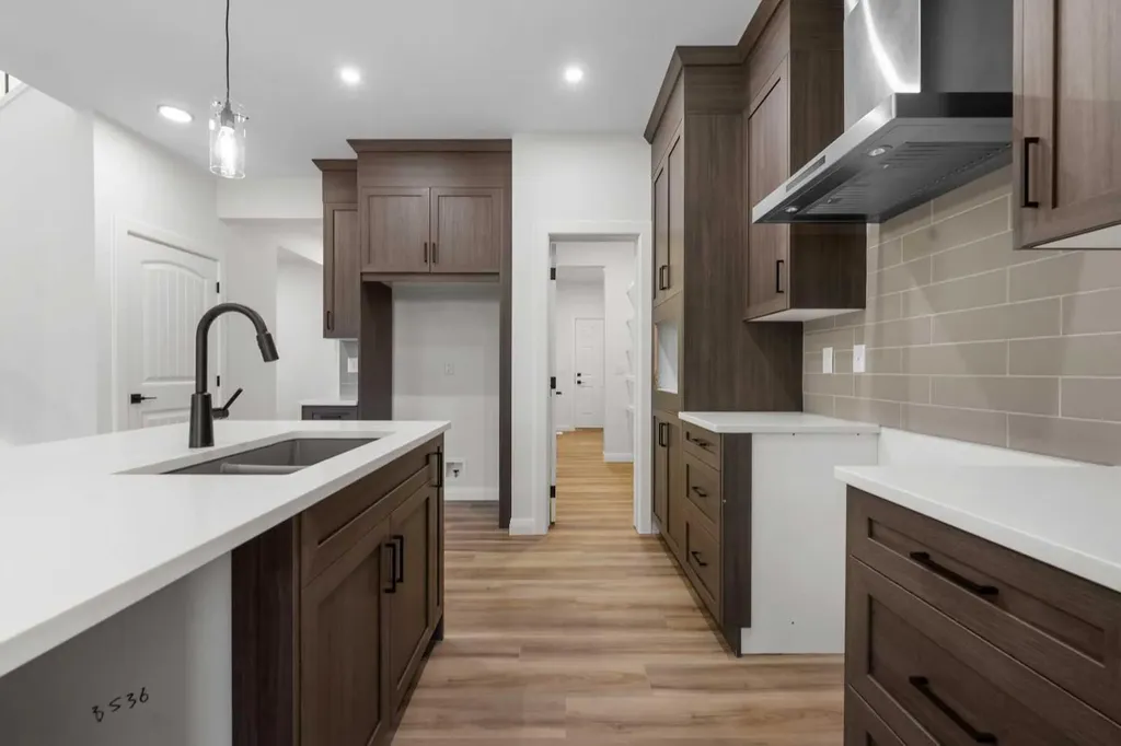 72 Dawson Wharf Mount Chestermere AB T1X2X6