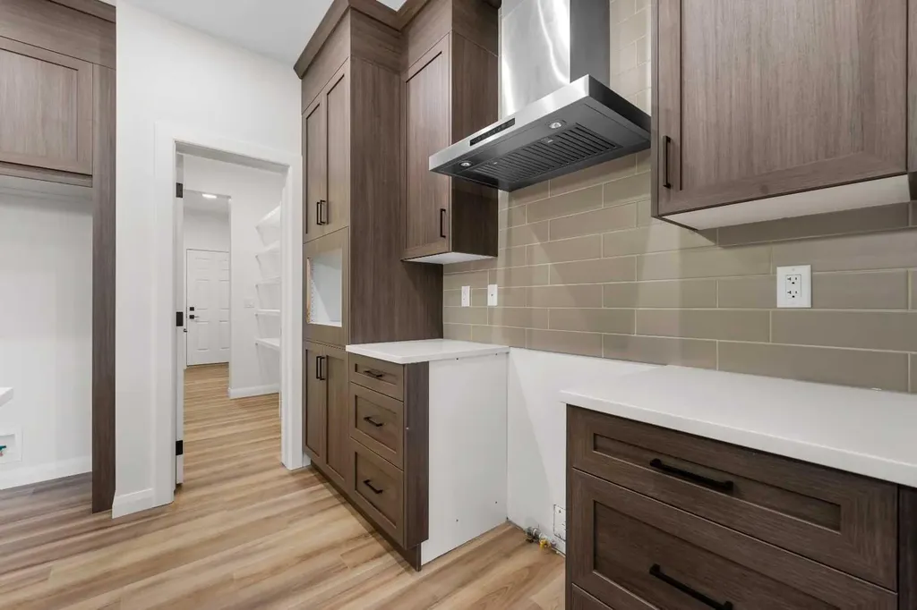 72 Dawson Wharf Mount Chestermere AB T1X2X6
