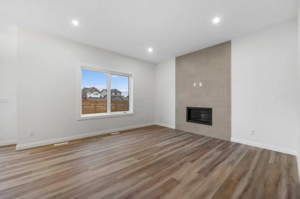 72 Dawson Wharf Mount Chestermere AB T1X2X6