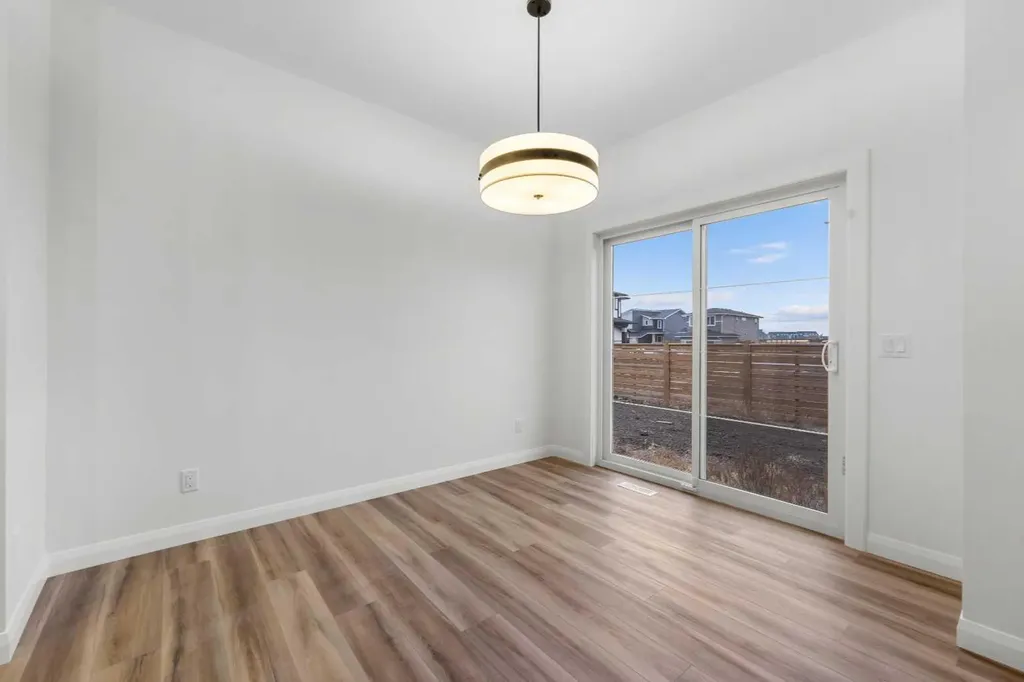72 Dawson Wharf Mount Chestermere AB T1X2X6
