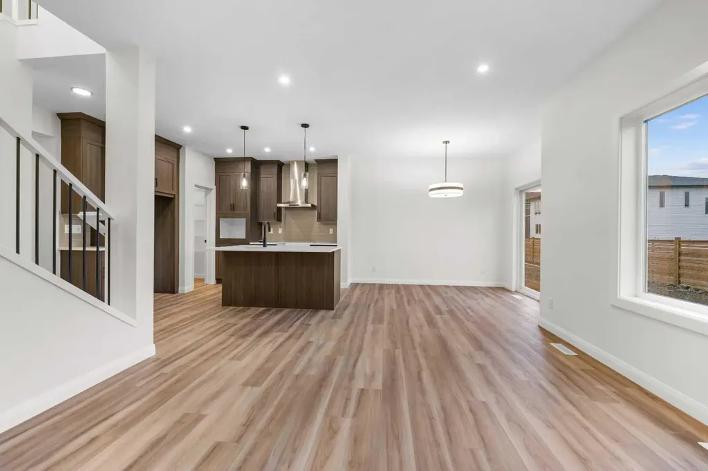 72 Dawson Wharf Mount Chestermere AB T1X2X6