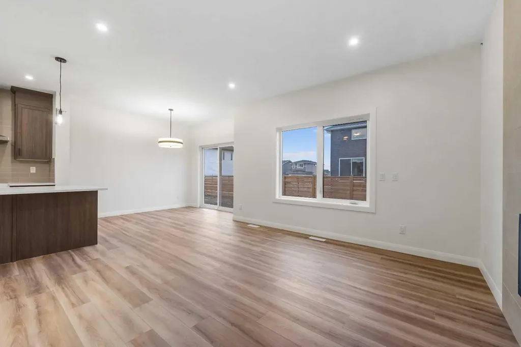 72 Dawson Wharf Mount Chestermere AB T1X2X6