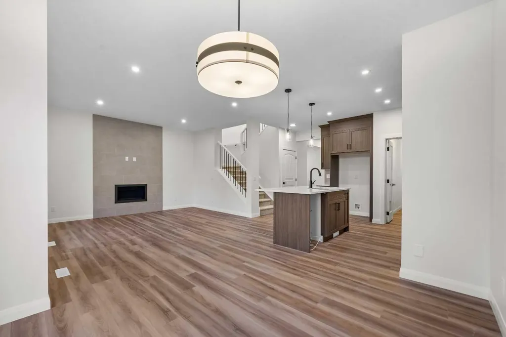 72 Dawson Wharf Mount Chestermere AB T1X2X6