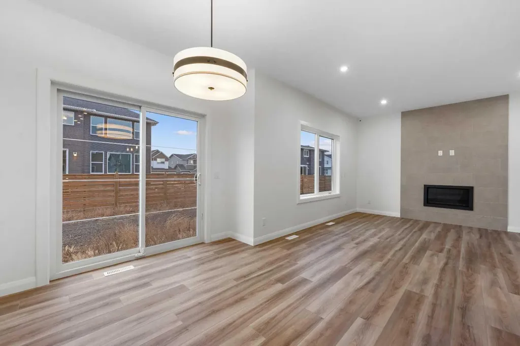 72 Dawson Wharf Mount Chestermere AB T1X2X6