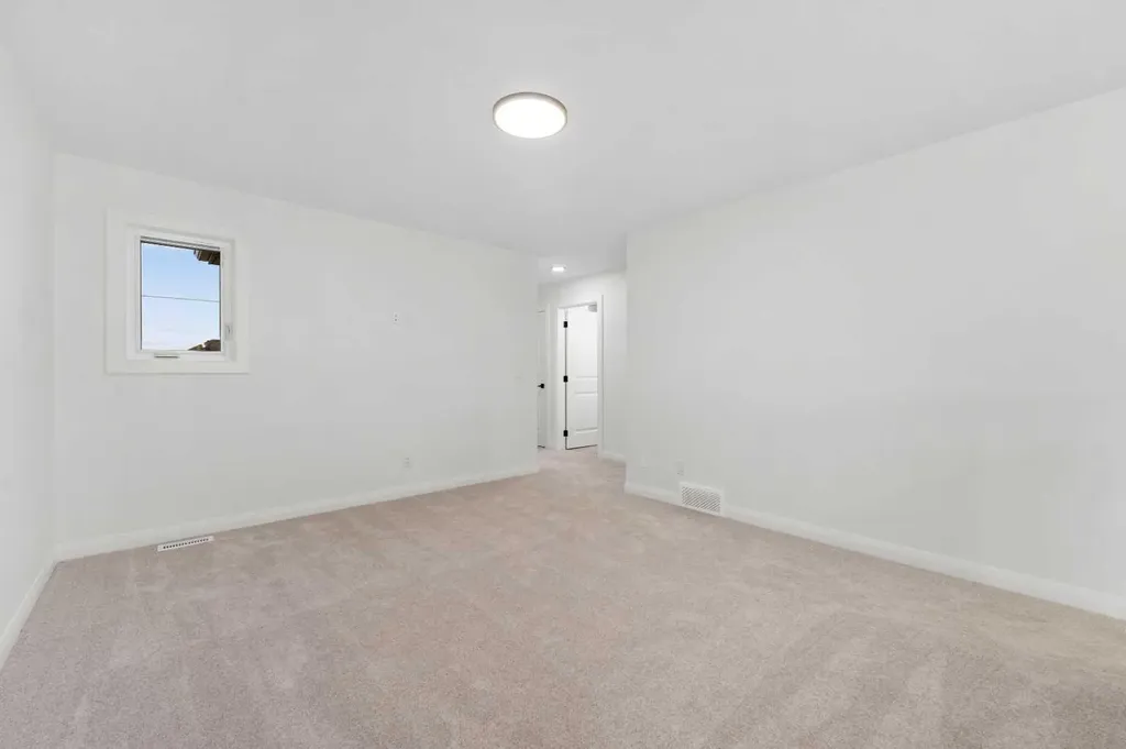 72 Dawson Wharf Mount Chestermere AB T1X2X6