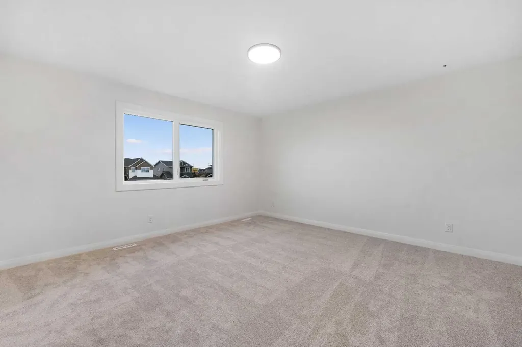72 Dawson Wharf Mount Chestermere AB T1X2X6