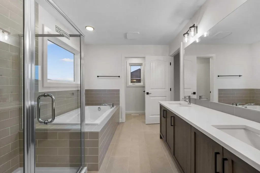 72 Dawson Wharf Mount Chestermere AB T1X2X6