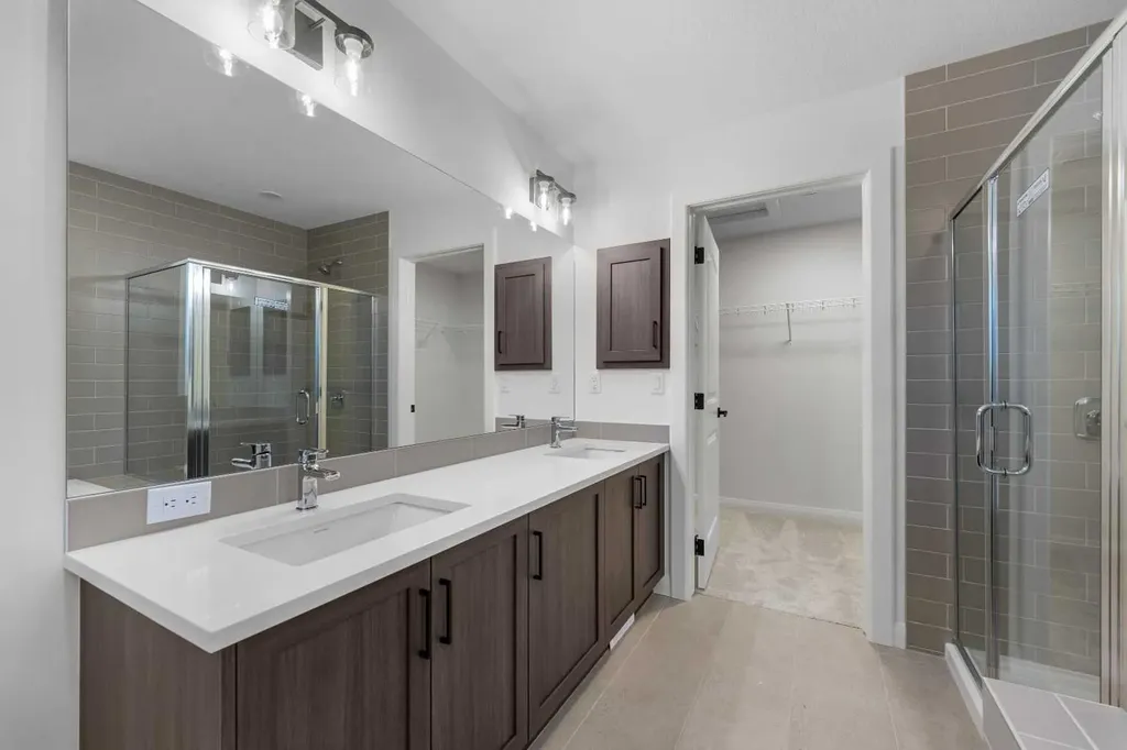 72 Dawson Wharf Mount Chestermere AB T1X2X6