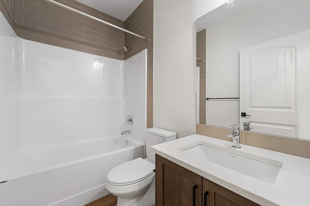 72 Dawson Wharf Mount Chestermere AB T1X2X6