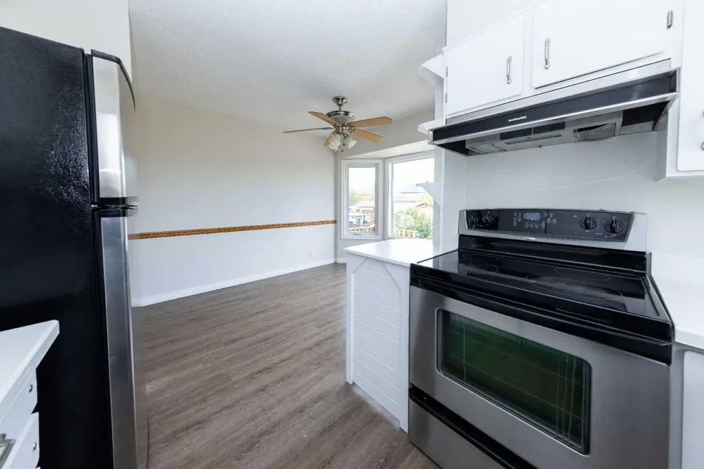 1132 Berkley Drive NW Calgary AB t3k1e4