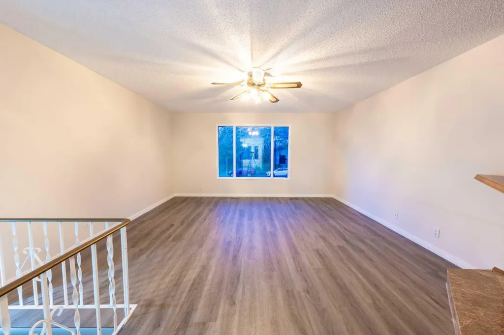 1132 Berkley Drive NW Calgary AB t3k1e4