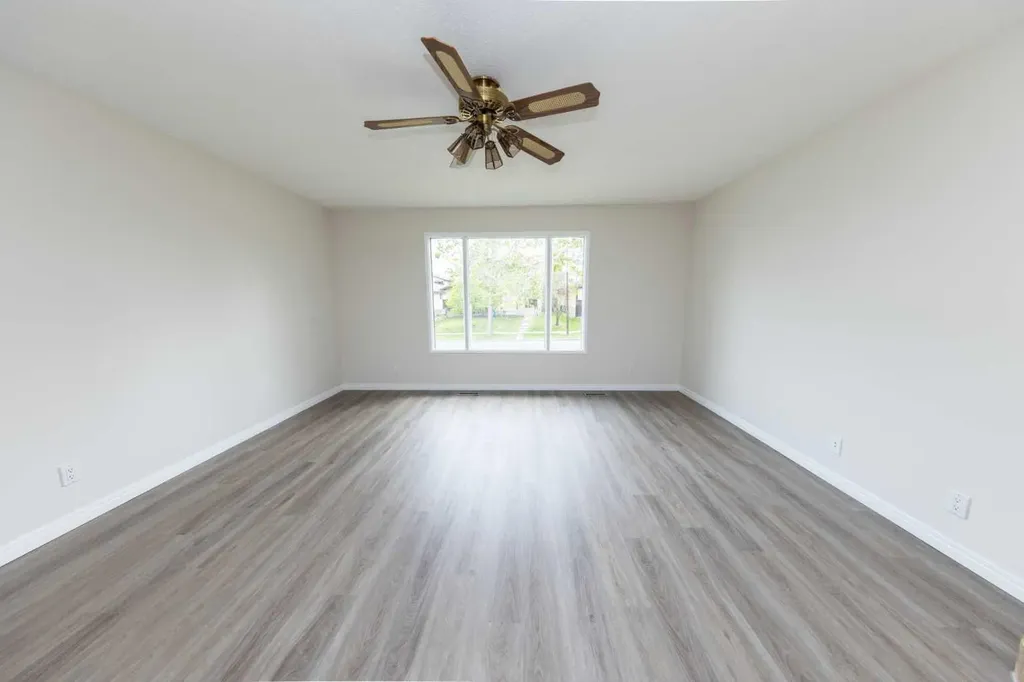 1132 Berkley Drive NW Calgary AB t3k1e4