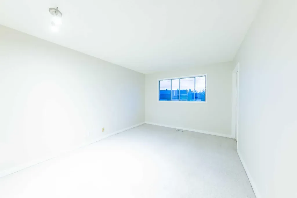 1132 Berkley Drive NW Calgary AB t3k1e4