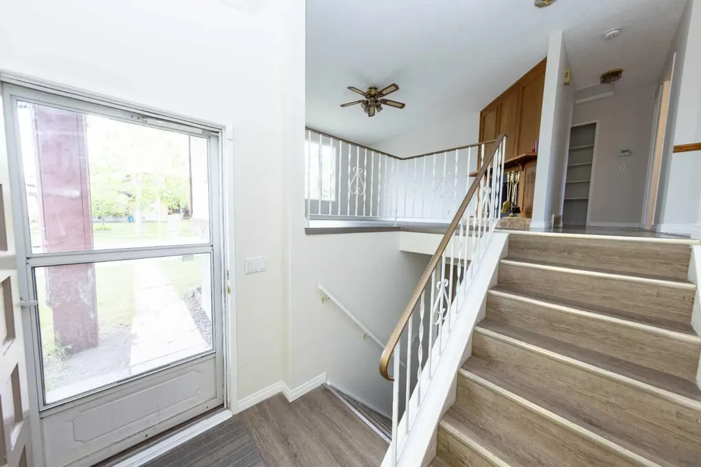 1132 Berkley Drive NW Calgary AB t3k1e4