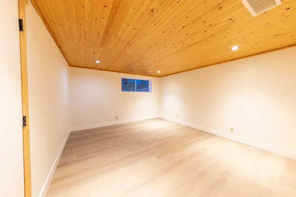1132 Berkley Drive NW Calgary AB t3k1e4