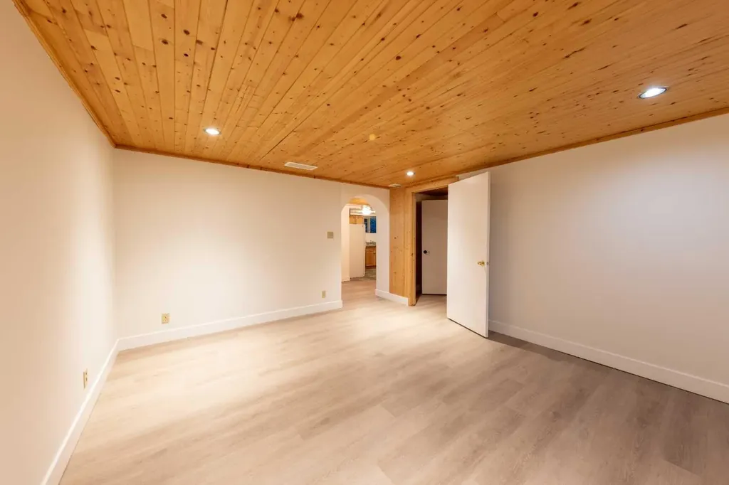 1132 Berkley Drive NW Calgary AB t3k1e4