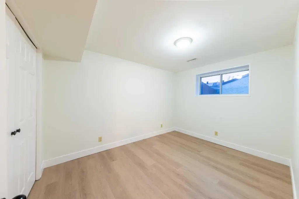 1132 Berkley Drive NW Calgary AB t3k1e4