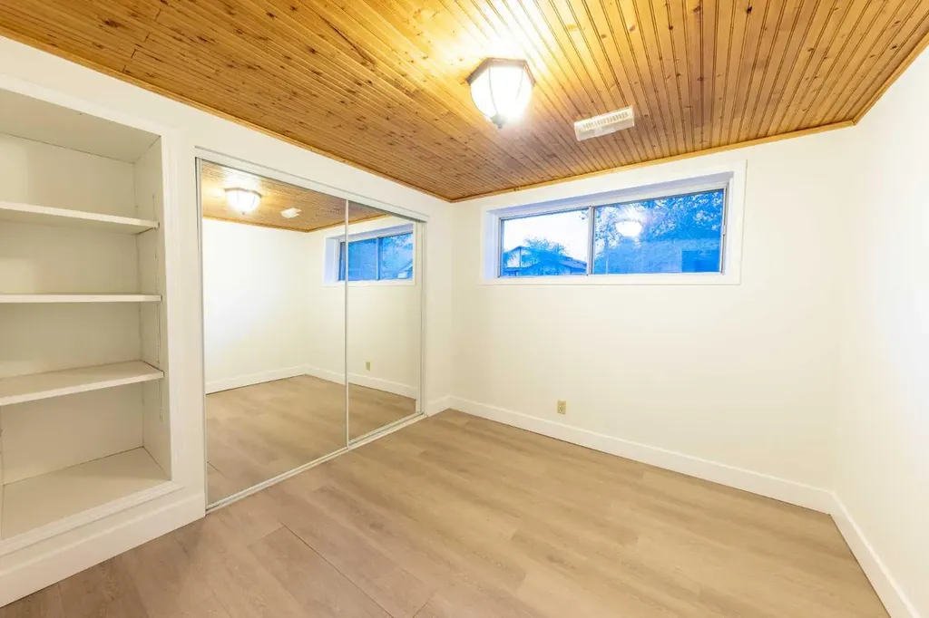 1132 Berkley Drive NW Calgary AB t3k1e4
