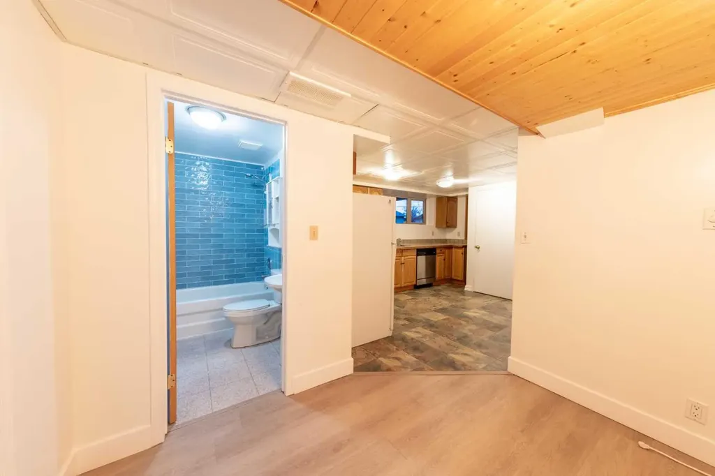 1132 Berkley Drive NW Calgary AB t3k1e4
